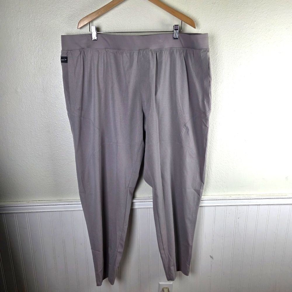 Men's Under Armour NWT Stretchy Gray Sweat Pants Size 3XL